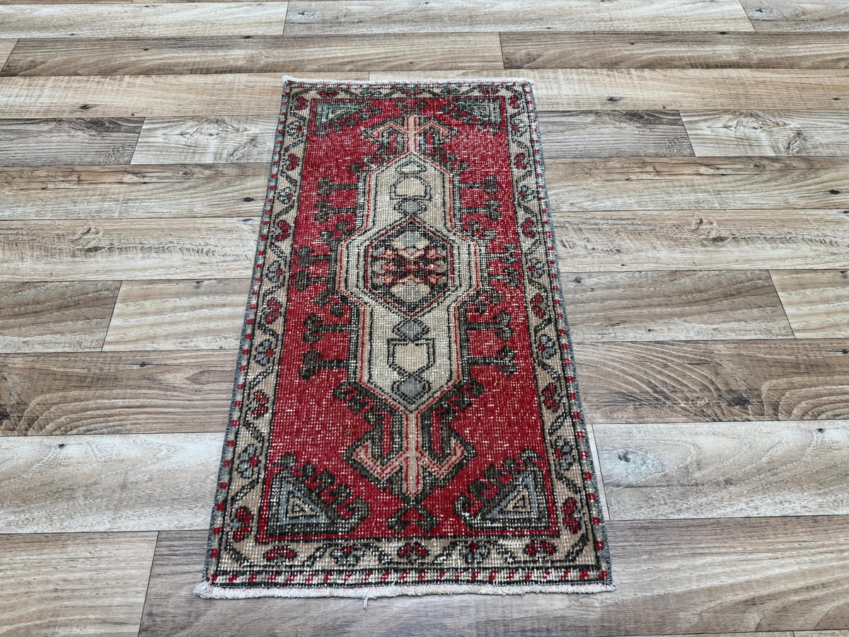 1'7"x3'0" Vintage Red Hand-Knotted Wool Accent Turkish Rug