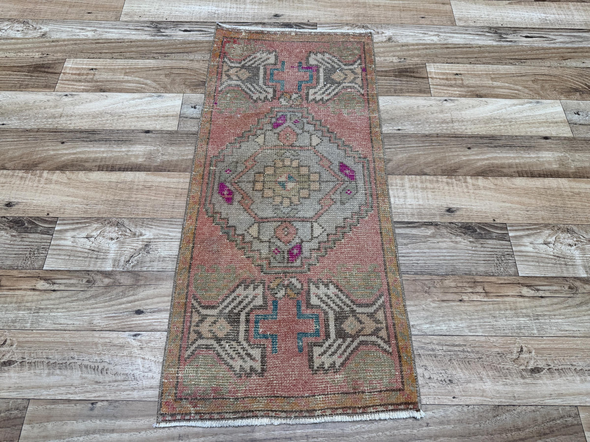 1'6"x3'4" Vintage Muted Terracotta Hand-Knotted Wool Accent Turkish Rug