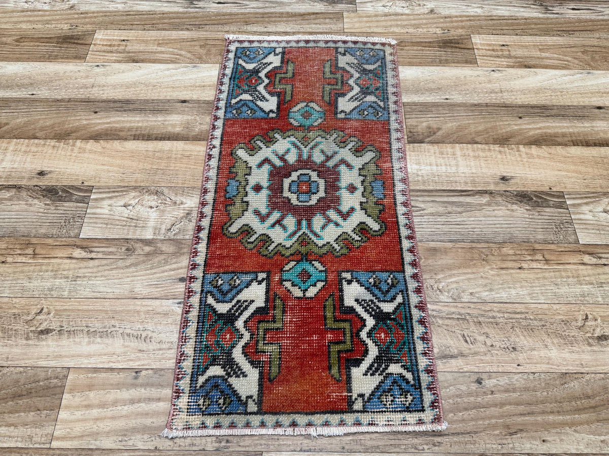 1'5"x3'0" Vintage Red Hand-Knotted Wool Accent Turkish Rug