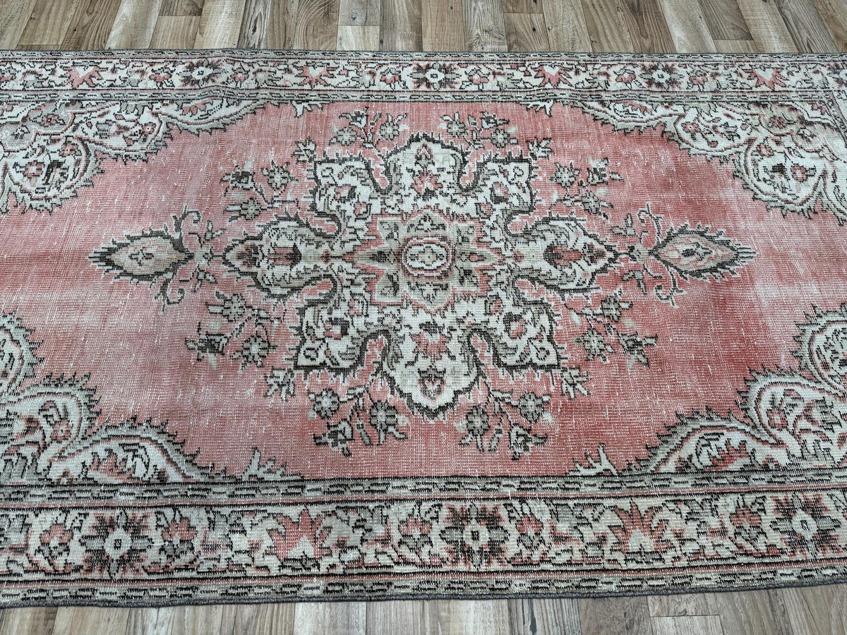 4'9"x9'0" Vintage Faded Pink Hand-Knotted Turkish Rug - Yildiz Rugs
