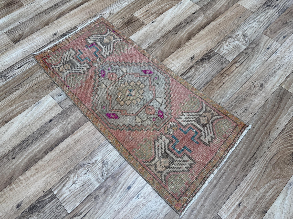 1'6"x3'4" Vintage Muted Terracotta Hand-Knotted Wool Accent Turkish Rug