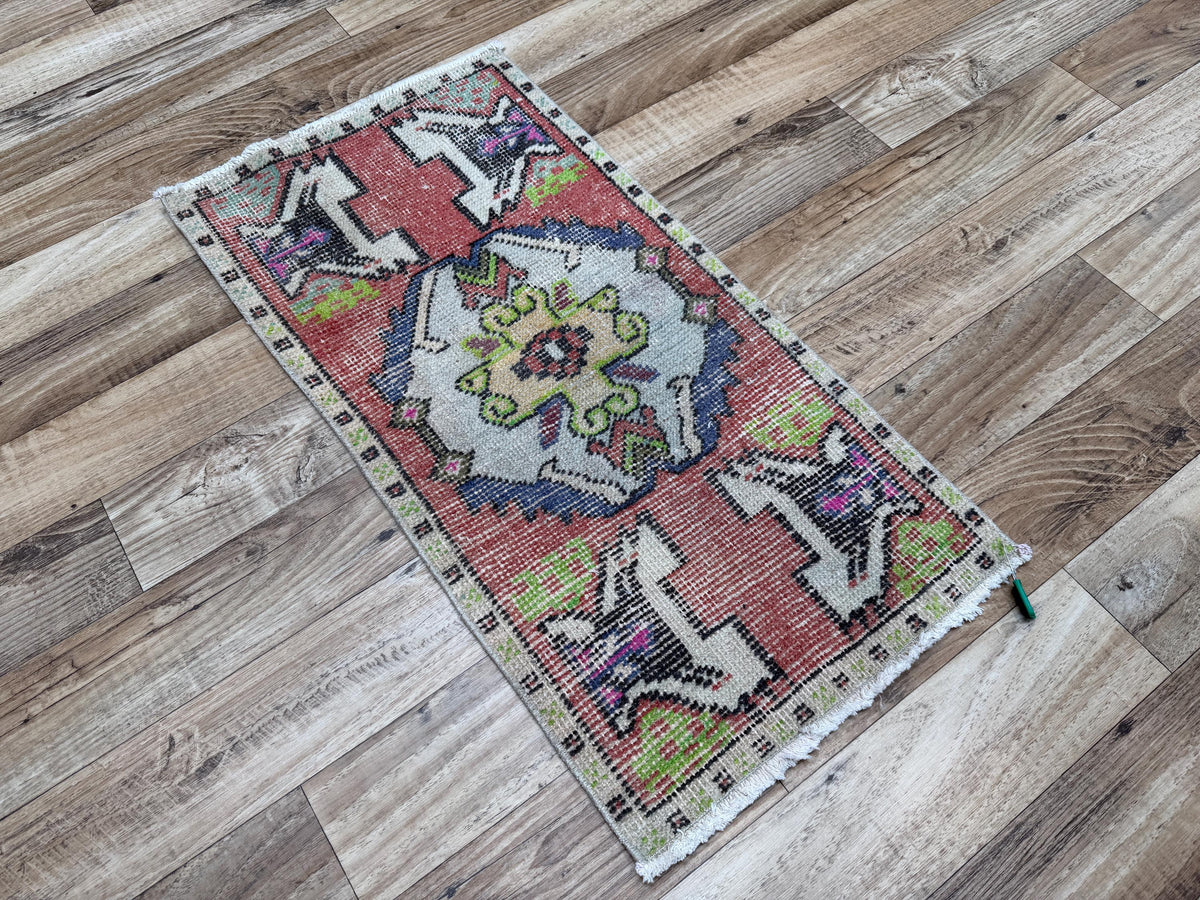 1'7"x3'1" Vintage Faded Red Hand-Knotted Wool Accent Turkish Rug