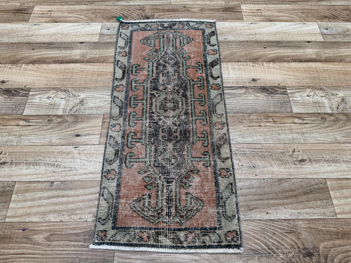 1'5"x3'1" Vintage Muted Terracotta Hand-Knotted Wool Accent Turkish Rug