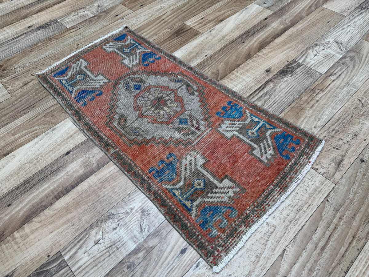 1'6"x3'2" Vintage Terracotta Hand-Knotted Wool Accent Turkish Rug