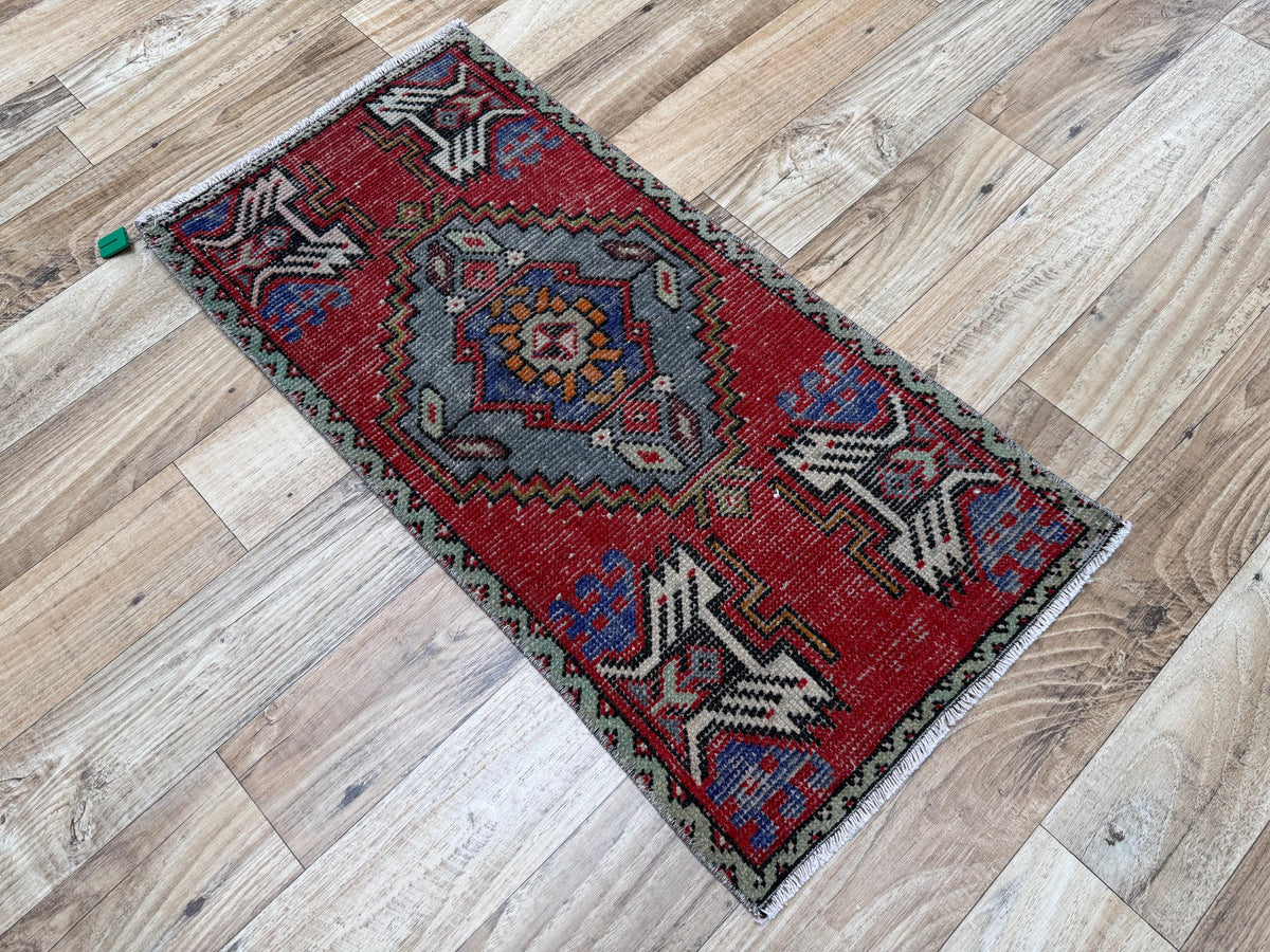 1'6"x2'11" Vintage Red Hand-Knotted Wool Accent Turkish Rug