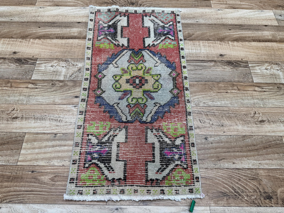 1'7"x3'1" Vintage Faded Red Hand-Knotted Wool Accent Turkish Rug