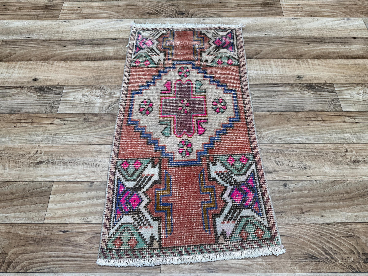 1'7"x2'11" Vintage Faded Red Hand-Knotted Wool Accent Turkish Rug