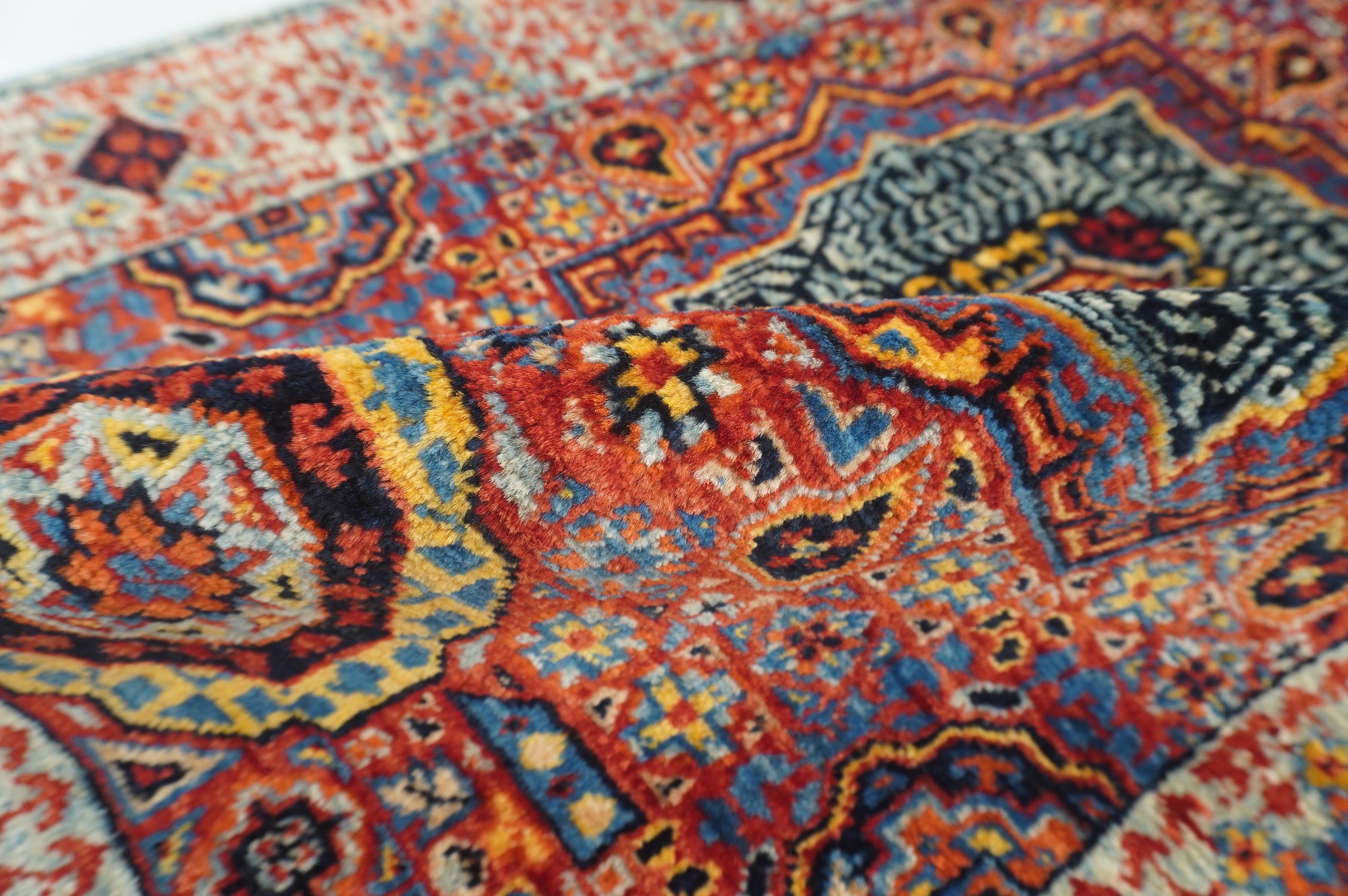 2' x 3' Red Blue Turkish Mamluk Hand Medallion Accent Rug - Yildiz Rugs