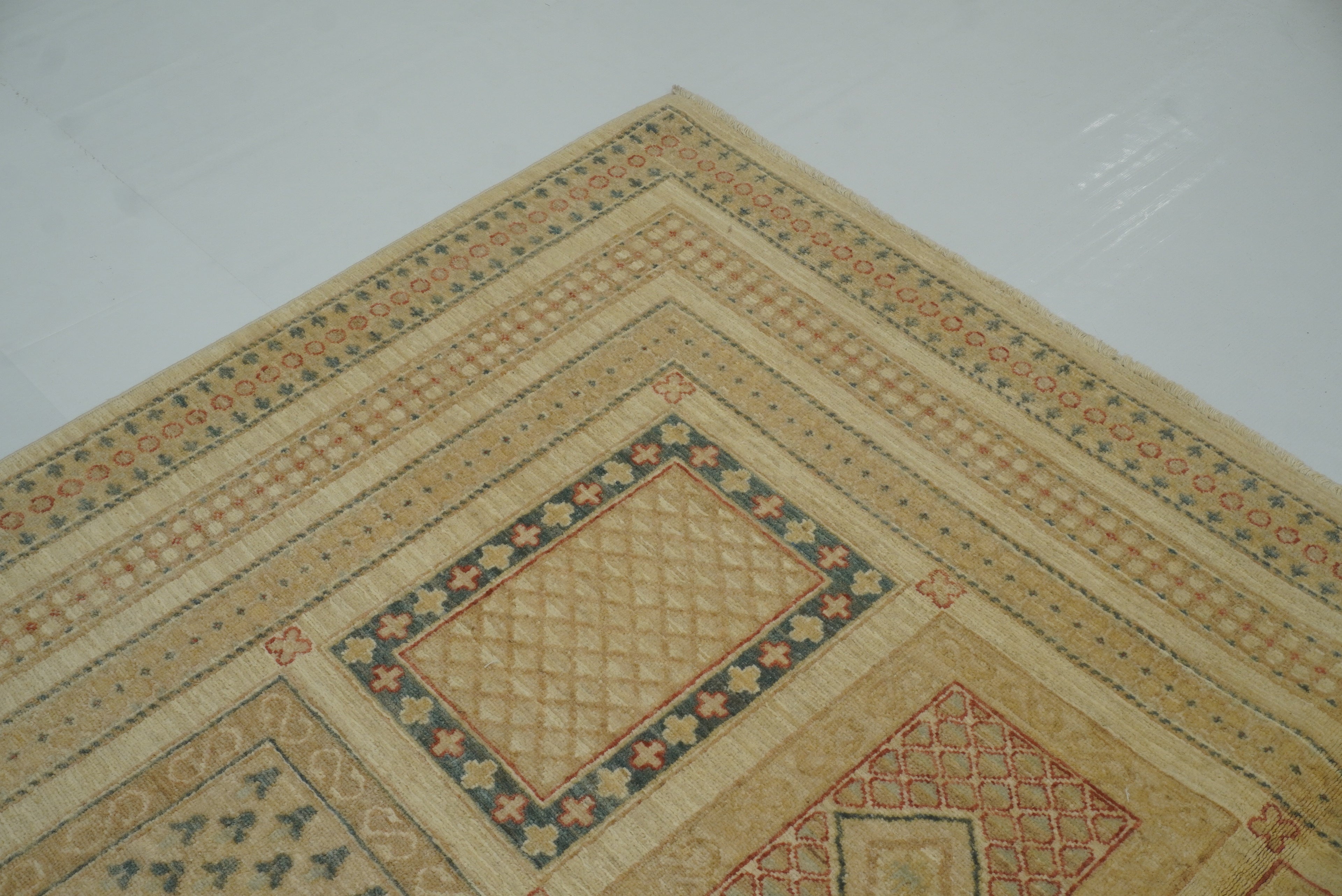 7x10 Bakhtiari Ivory Beige Afghan Hand Knotted Rug - Yildiz Rugs