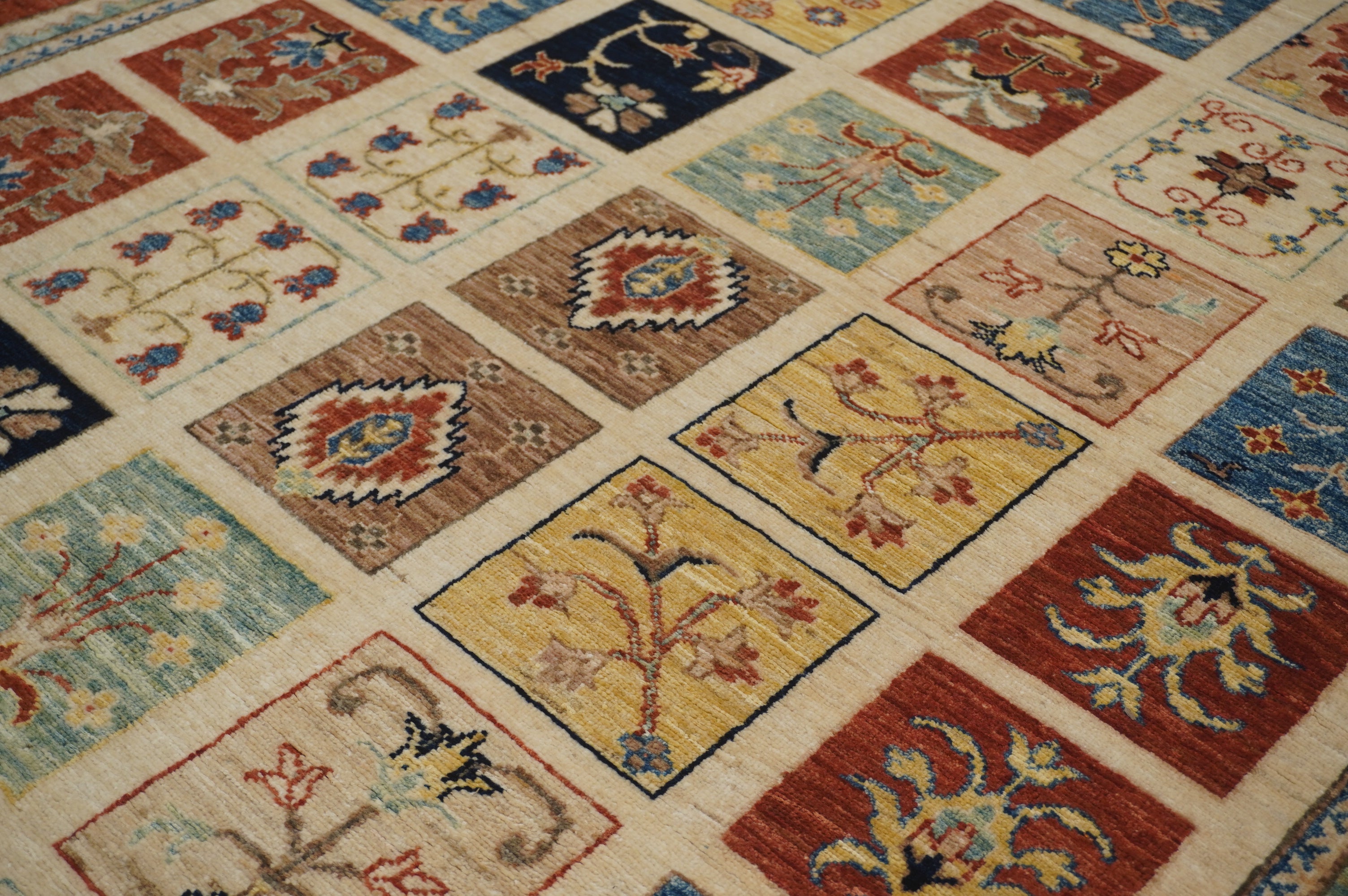 6x8 Beige Vintage Bakhtiari Afghan Hand Knotted Oriental Rug - Yildiz Rugs