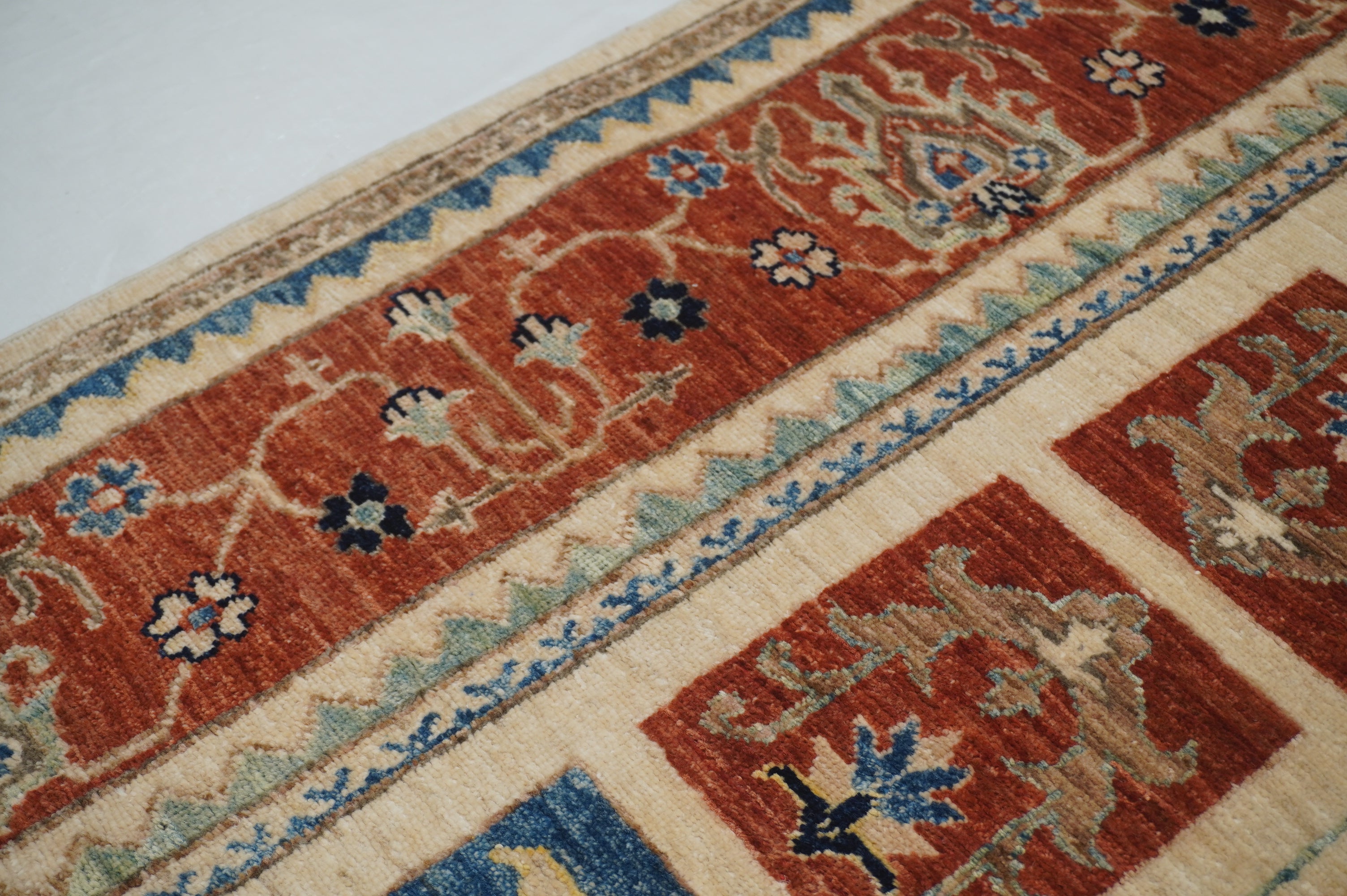 6x8 Beige Vintage Bakhtiari Afghan Hand Knotted Oriental Rug - Yildiz Rugs