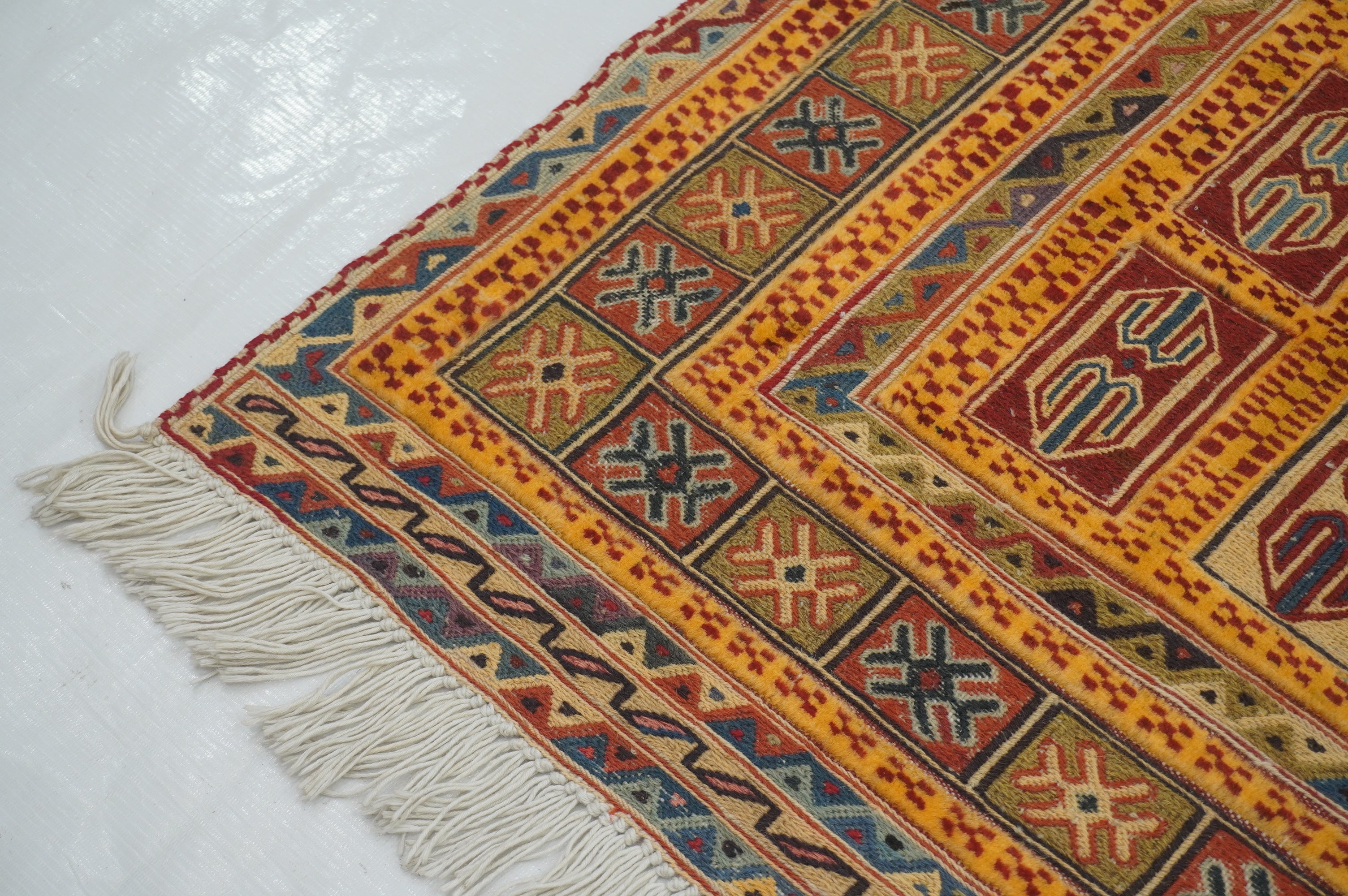 5x7 Vintage Barjesta Kilim Gold Afghan High Low Hand Knotted / Woven Rug - Yildiz Rugs