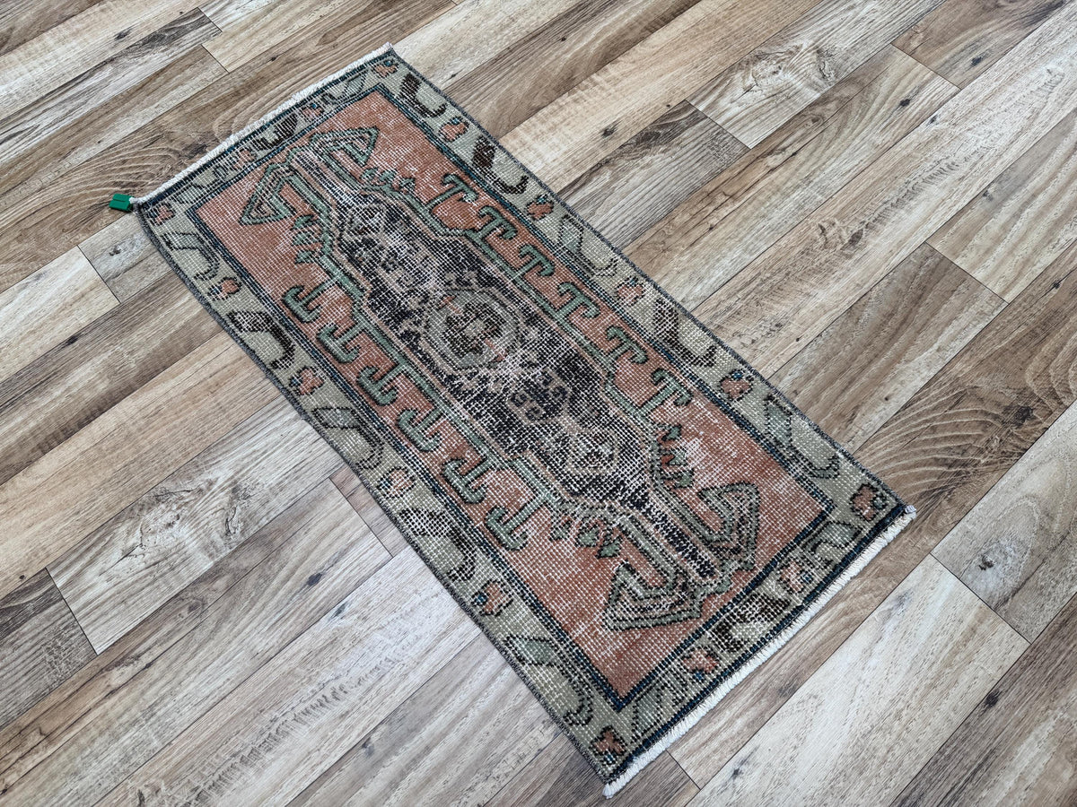 1'5"x3'1" Vintage Muted Terracotta Hand-Knotted Wool Accent Turkish Rug