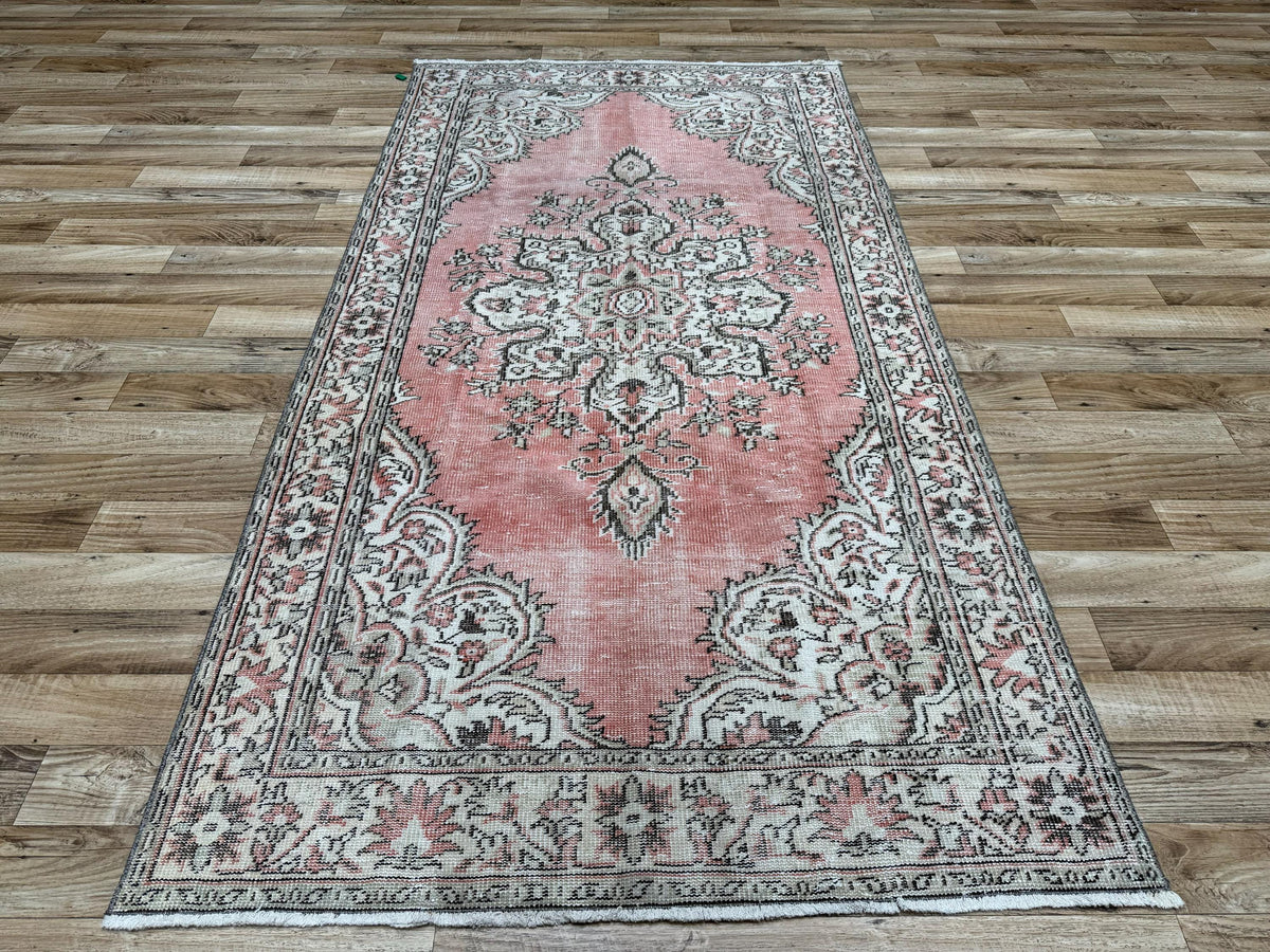 4'9"x9'0" Vintage Faded Pink Hand-Knotted Turkish Rug - Yildiz Rugs