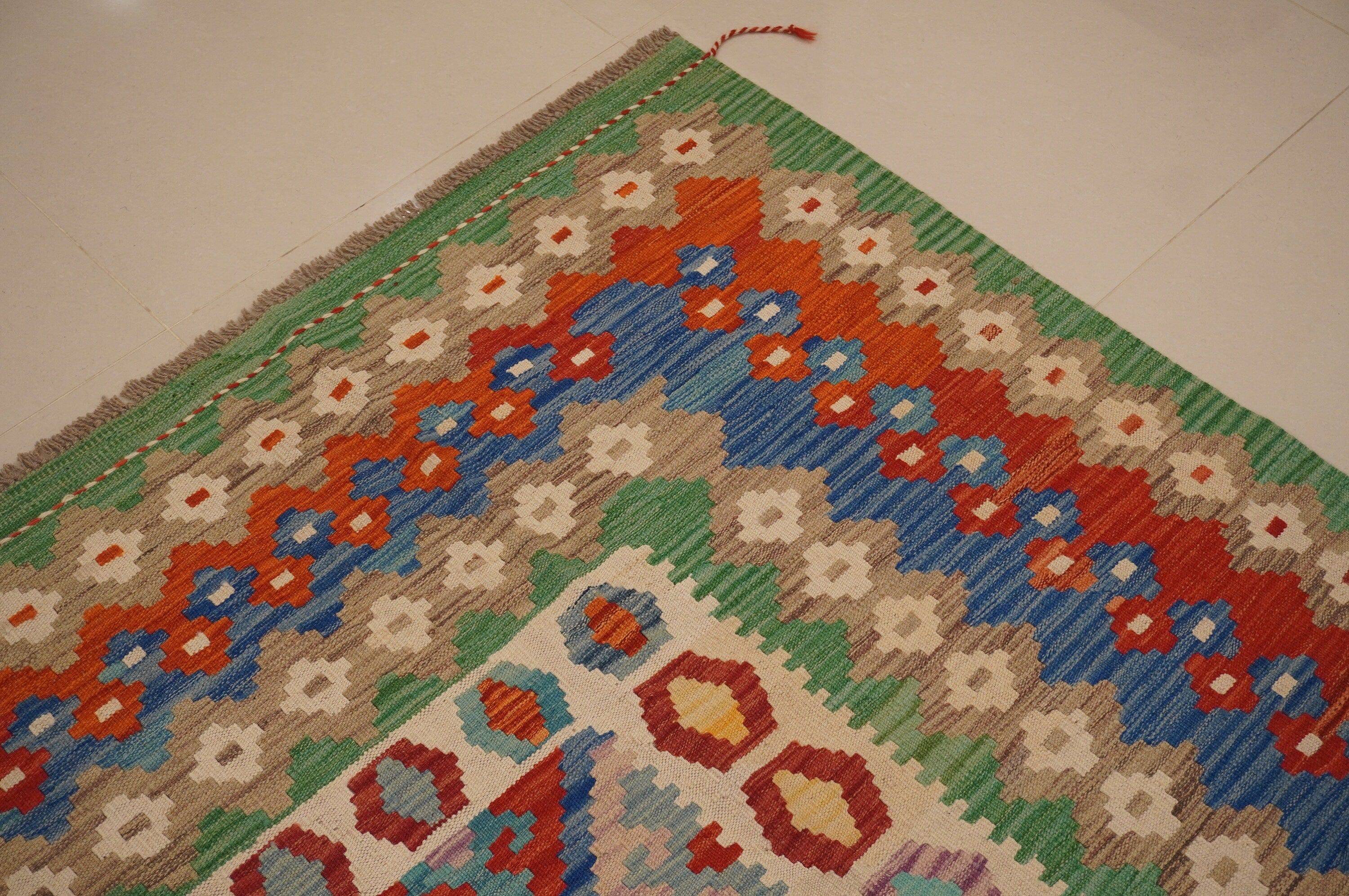 Handmade Kilim 2024 Rug, Afghan Turkish Aztec Geometric Wool Kilim Rug 123x95 CM