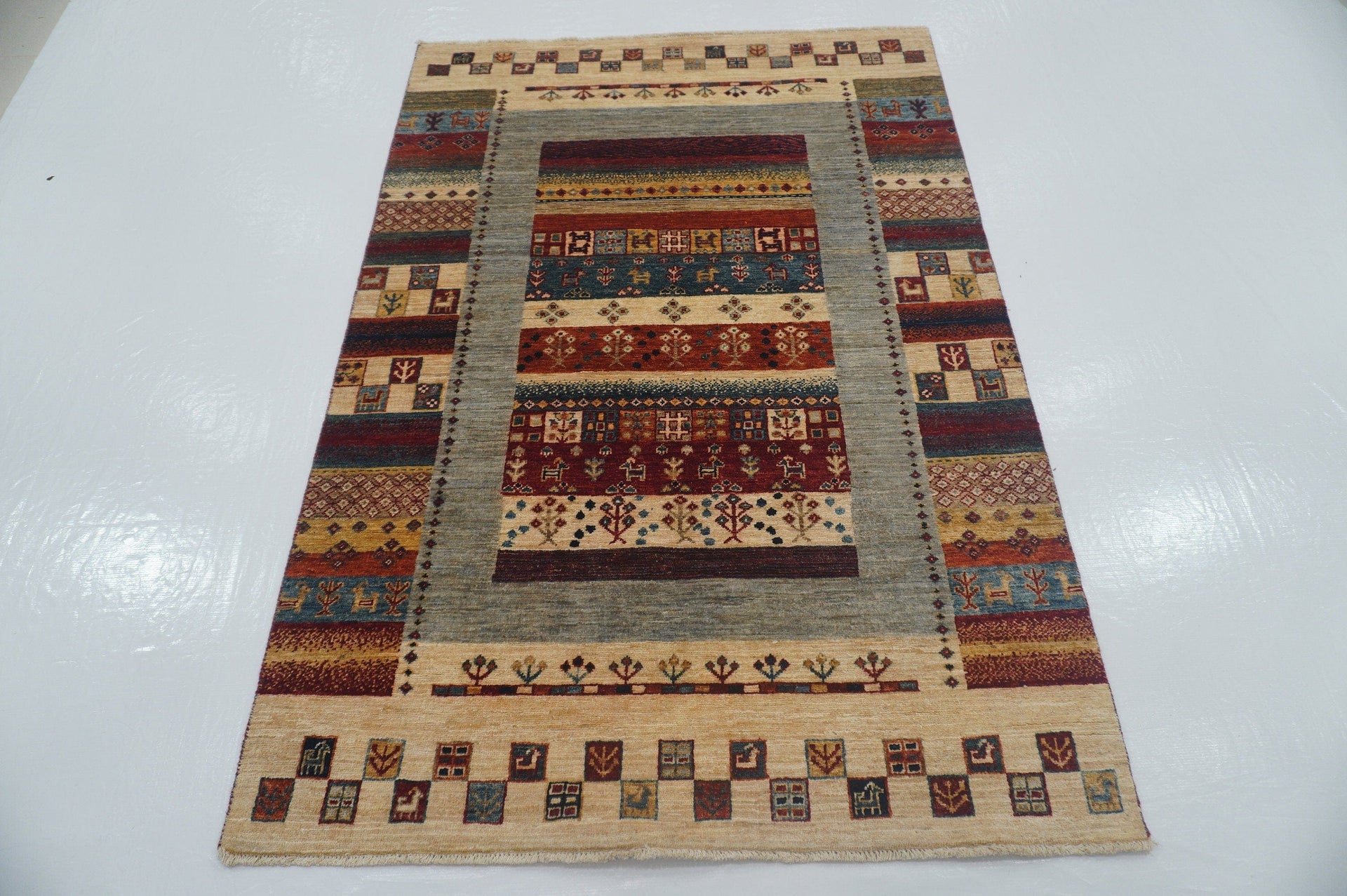 4x6 Gabbeh Beige Gray Kashkuli Nomadic Hand Knotted Rug - Yildiz Rugs