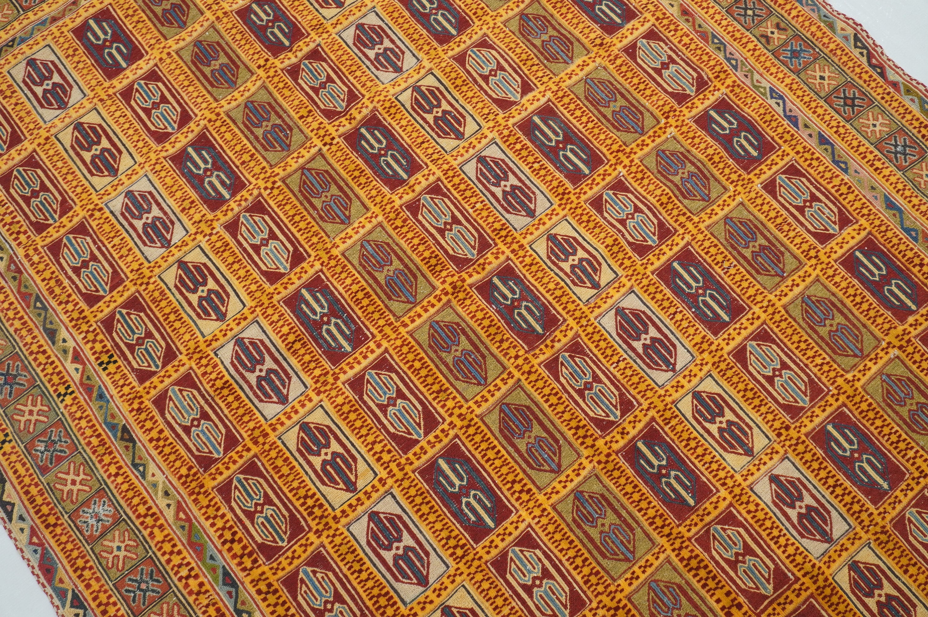 5x7 Vintage Barjesta Kilim Gold Afghan High Low Hand Knotted / Woven Rug - Yildiz Rugs